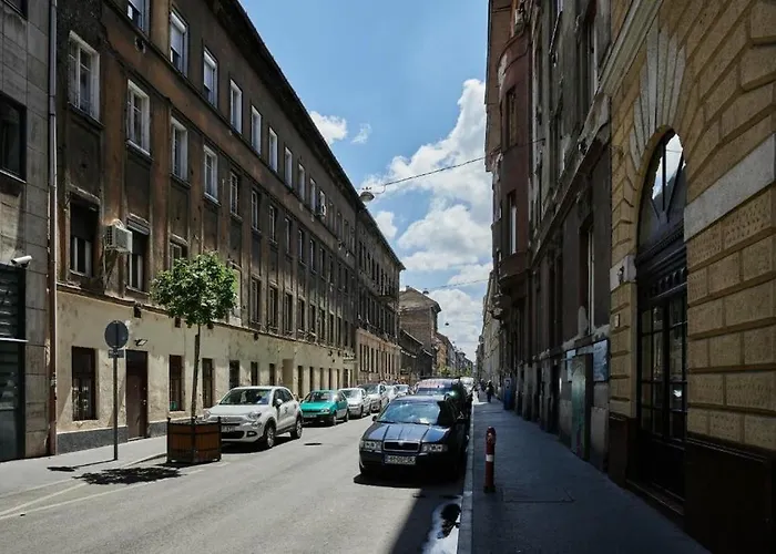 Daire Cozy In Downtown -modern And New Stylish With Ac And Easy Self Check In Anytime- Budapeşte